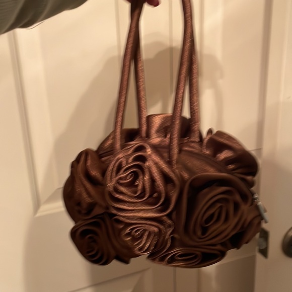 Satin rosette purse - Picture 7 of 7